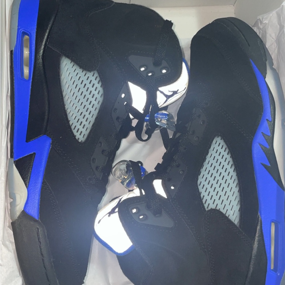 Air Jordan 5 - Picture 2 of 5
